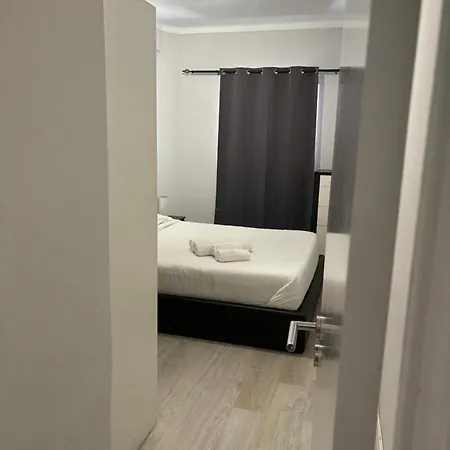 Apartamento Remodelado No Seixal (Setubal)